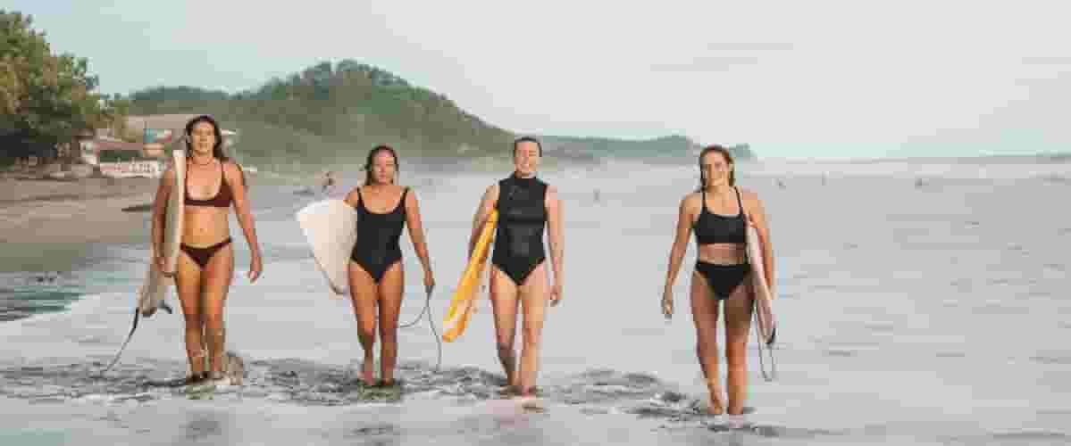 digital nomad women surfing