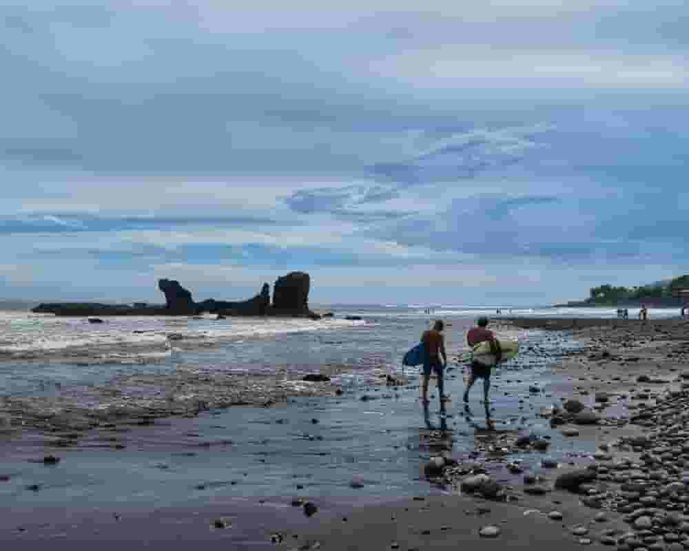 remote working surfers in El Tunco