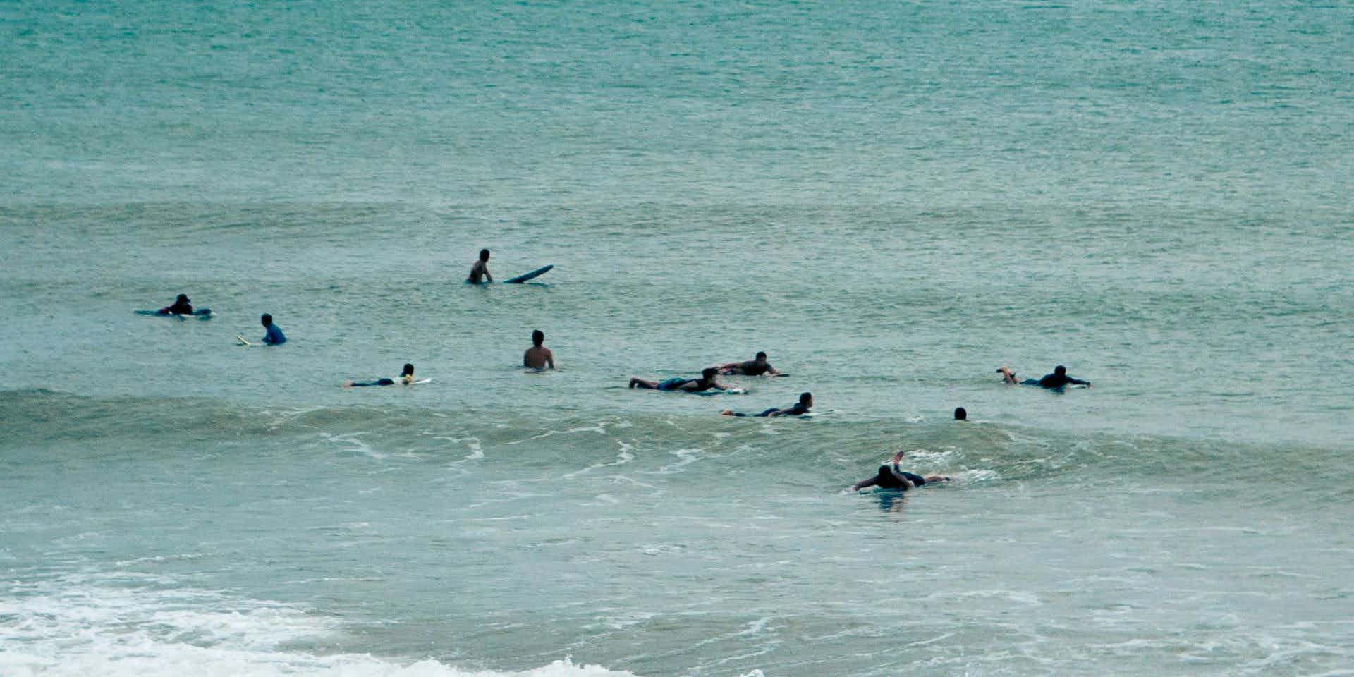 Surfing as a team building activity